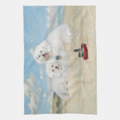Bichons op het strand theedoek (Verticaal)