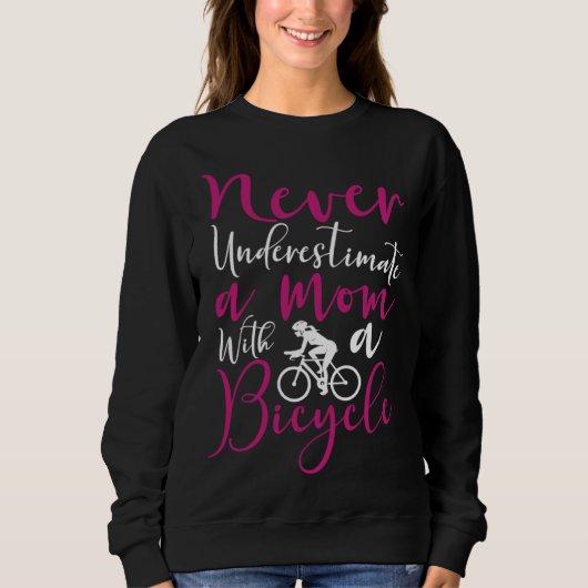 Bicycle Cyclist Mom Never Underestimate a mom with Trui (Voorkant)