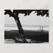 Bicyle op een strand briefkaart (Voorkant)