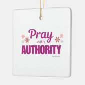 Bid met Autoriteit, Keramisch Ornament (Links)