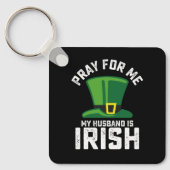 Bid voor mij, mijn man is Iers St Patrick's Day Sleutelhanger (Voorkant)