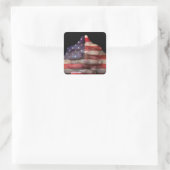 Bidden handen met Amerikaanse vlag Vierkante Sticker (Tas)