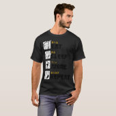 Biddend Skelet, Tatoeage Kunst. T-shirt (Voorkant volledig)