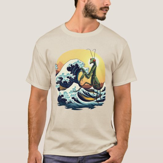 Biddende Mantis Ontmoet De Grote Golf – Unieke Kai T-shirt (Voorkant)