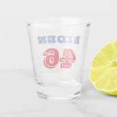Biden 46 Collegiate Style Shot Glas (Achterkant)