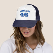 Biden 46 witte gebogen blauwe letters trucker pet (In situ)