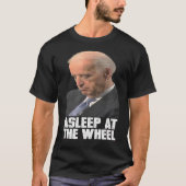 BIDEN ASLEEP OP HET WIEL Anti Joe Biden T-shirt (Voorkant)