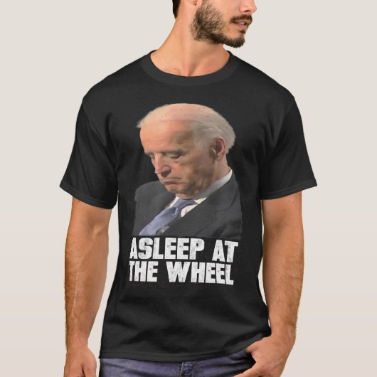 BIDEN ASLEEP OP HET WIEL Anti Joe Biden T-shirt (Voorkant)