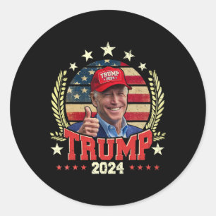 Biden draagt Trump rood Pet Shirt Funny Trump 2024 Ronde Sticker
