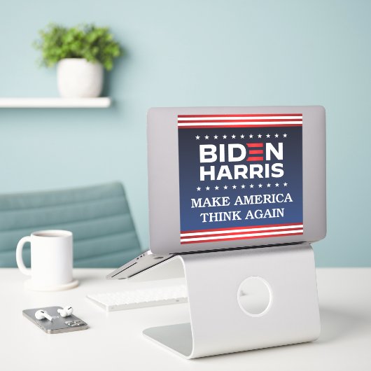 Biden Harris 2020 Laat Amerika weer denken Bumper Sticker (Laptop op bureau)