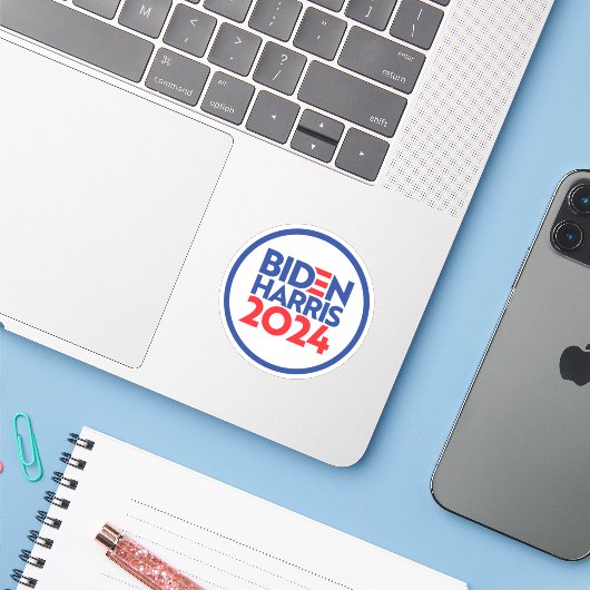 Biden Harris 2024 Sticker (Laptop met iPhone)