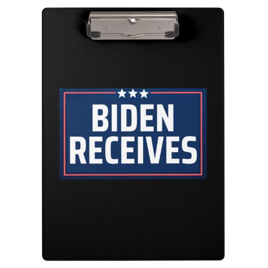 Biden ontvangt klembord (Voorkant)