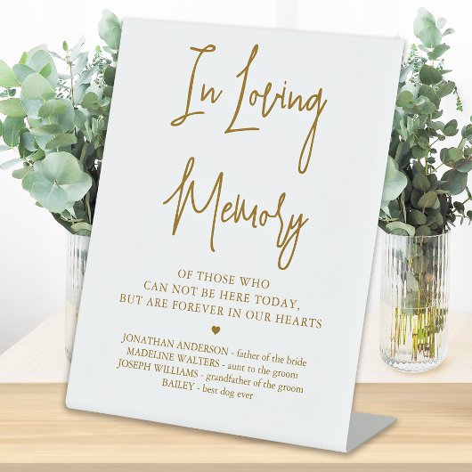 Bieden van een gedenkwaardig goud in een liefdevol reclamebord met voetstuk