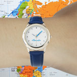 Biedt aangepaste naam Cool Blue Stylish Trendy Kin Horloge<br><div class="desc">Aangepaste, gepersonaliseerde, kinder jongens maken leuke, leuke trendy, stijlvolle blauw lederen riem, roestvrij stalen hoesje, polsstaart. Typ gewoon in de naam om aan te passen. Ga je gang, creëer een prachtig, aangepast horloge voor de lil jongen in je leven - zoon, broer, neef, kleinzoon, godson, stiefzoon. Maakt een groot aangepast...</div>