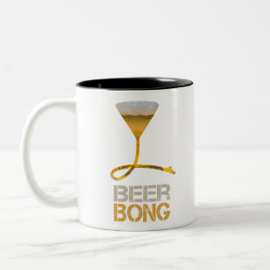 Bier bong voor spring break en vrijgezellenfeest tweekleurige koffiemok