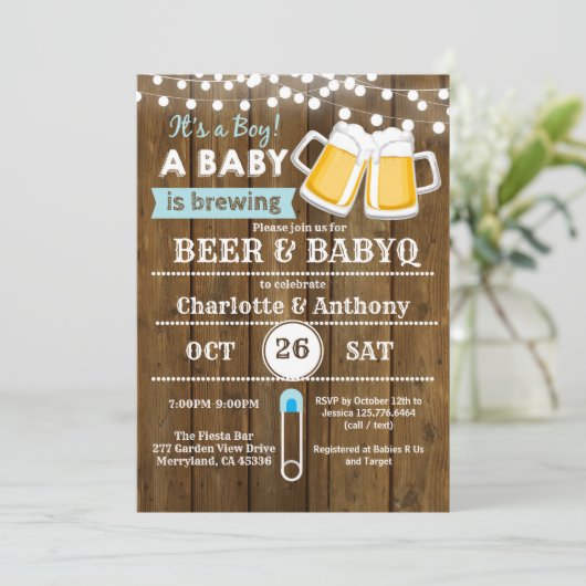 Bier en BabyQ stellen baby shower-uitnodighout Kaart (Staand voorkant)