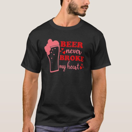 Bier heeft nooit mijn hartdinkerroze overlagen geb t-shirt (Voorkant)