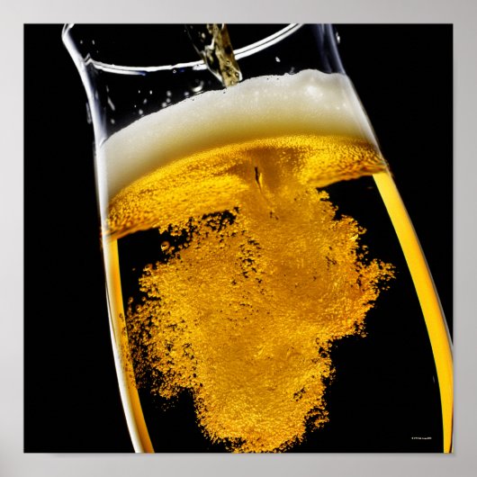Bier in glas gegoten poster (Voorkant)