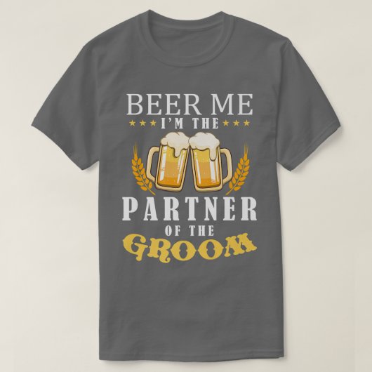 Bier me Partner van het Groom Drink Team Wedding T-shirt (Design voorkant)