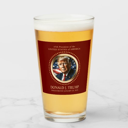 Bier op de inauguratiedag van Trump Glas (Voorkant gevuld)