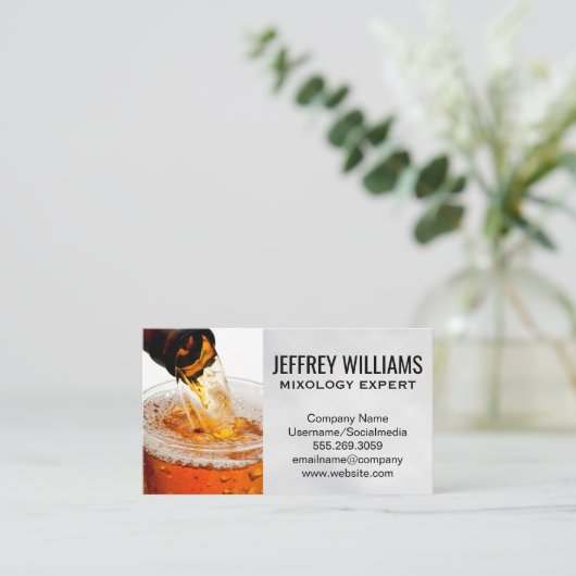 Bierfles in Pintglas schenken Visitekaartje (Staand voorkant)