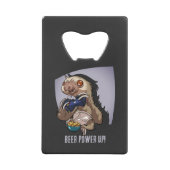 Bierkracht omhoog! Grappige Cartoon Sloth spelen s Creditkaart Flessenopener (Voorkant)