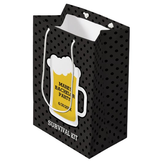 Bierproeverij Bachelor Party Survival Kit Medium Cadeauzakje (Voorkant Gekanteld)
