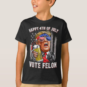 Bierteam Gelukkig 4th van juli stemmen Felon Trump T-shirt