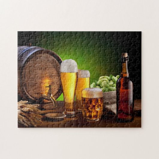 Biervat met een bierbril op een houten tafel legpuzzel (Horizontaal)