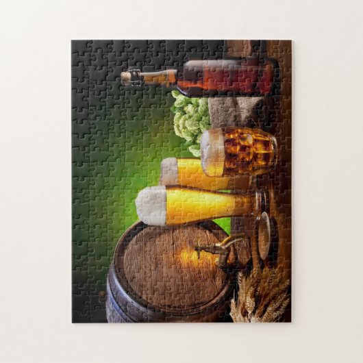 Biervat met een bierbril op een houten tafel legpuzzel (Verticaal)