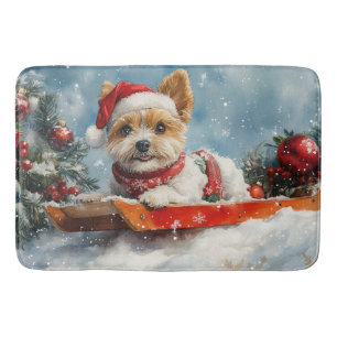 Biewer Terrier-hond in slee Laat het sneeuwen Kers Badmat