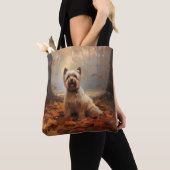 Biewer Terrier in Herfst laat Herfst inspireren Tote Bag (Dichtbij)