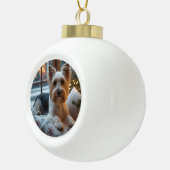 Biewer Terrier With Christmas Lights Holiday Keramische Bal Ornament (Rechts)
