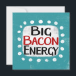 Big Bacon Energy Wenskaart Kaart<br><div class="desc">"Big Bacon Energy" is een schattig tekstontwerp in blauw met zwarte en rode tekst,  samen met een witte accentvorm en witte gestructureerde grillige stippen eromheen.</div>