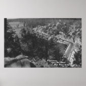 Big Beer Lake, CA Highway Abothe Dam Poster (Voorkant)