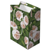 Big Bloom Camellia Charm Medium Cadeauzakje (Voorkant Gekanteld)