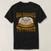 Big Boobed en Tattooed Sey Vrouwen houden van Tatt T-shirt (Design voorkant)
