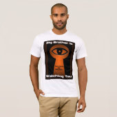 Big Brother kijkt naar je T-shirt (Voorkant volledig)