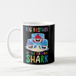 Big Brother van de Birthday Shark Birthday Familie Koffiemok<br><div class="desc">Big Brother van de Verjaardag Shark Verjaardag Familie Matching.</div>