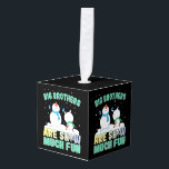Big Brothers zijn Snow Much Fun - Holiday Snowman Decoratie<br><div class="desc">Big Brothers are Snow Much Fun - big brother "so much fun" snowman pun quote voor trotse, geweldige broers om te vieren tijdens de ijzige koude sneeuwrijke, wintervakantie seizoen. > Twee sneeuwpoppen in wanten en sjaal uiten vreugde, tuimelend in de sneeuw, omgeven door ster sneeuwvlokken. > Personaliseer het! Voeg een...</div>
