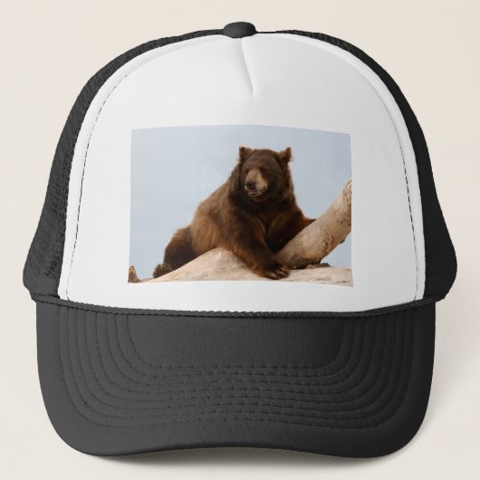 Big Brown Beer op een log Trucker Pet (Voorkant)