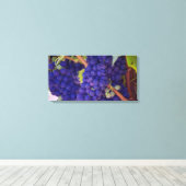 Big Bunch van Juicy Paarse druiven Canvas Afdruk (Insitu (Houten vloer))