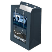 Big Foot loopt door Golf Course Medium Cadeauzakje (Achterkant Gekanteld)