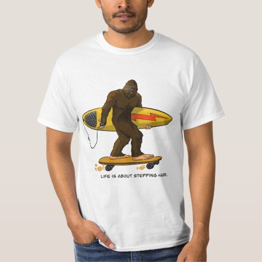 Big foot surfer t-shirt (Voorkant)