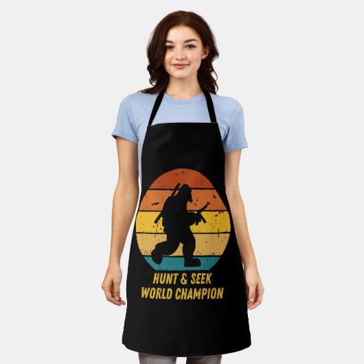 Big Foot wil zich nu niet meer verstoppen en zoeke Schort (Gedragen)