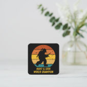 Big Foot wil zich nu niet meer verstoppen en zoeke Vierkante Visitekaartje (Staand voorkant)
