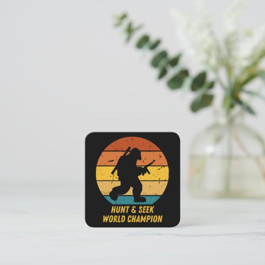 Big Foot wil zich nu niet meer verstoppen en zoeke Vierkante Visitekaartje (Staand voorkant)