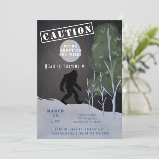 Big Foot Wild Avontuur Verjaardag Kaart (Staand voorkant)