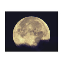 Big Full-Moon in de wolken