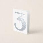 Big Number Wedding Modern Silver Folie Kaarten<br><div class="desc">De moderne doopvontstijl met grote aantallen voor uw het aantalkaarten van de trouwlijst. Voeg meer informatie zoals gastnamen toe. Je kunt kiezen tussen echte zilver en gouden folie.</div>